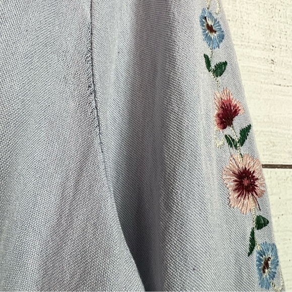 Umgee Blue Floral Embroidered Bell Sleeve Blouse Size S - Picture 8 of 11